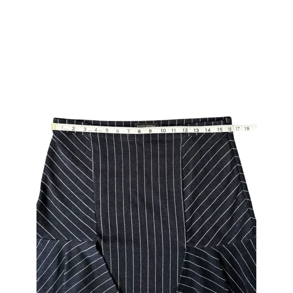 Banana Republic Navy Pinstripe Flounce Mini Skirt Size 8 Career Preppy Stretch